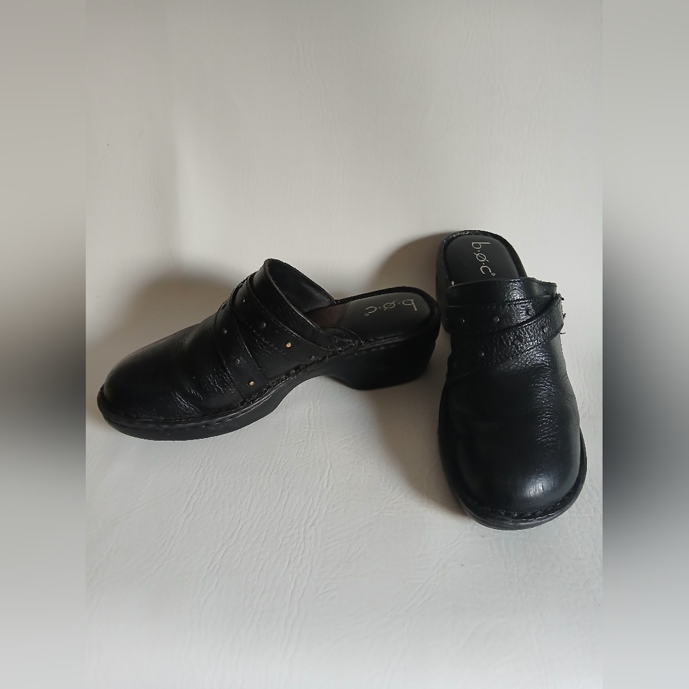 b.o.c. Women's Black Leather Clogs Round Toe 2" Flat Heel Metal Rivet Detail